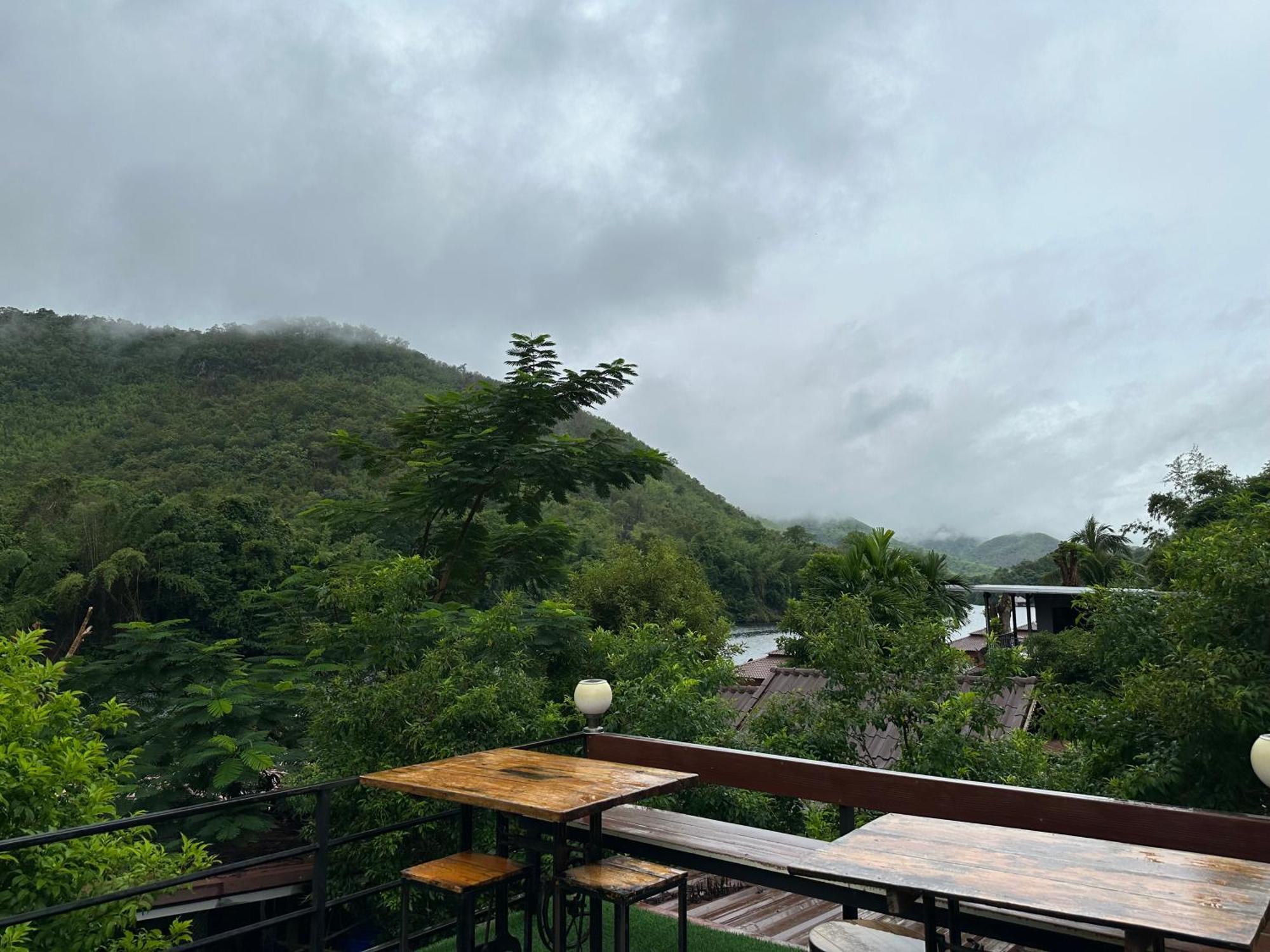 ชอว์ งาทอง รีสอร์ต Chor Ngar Thong Erawan Kanchanaburi Exterior photo