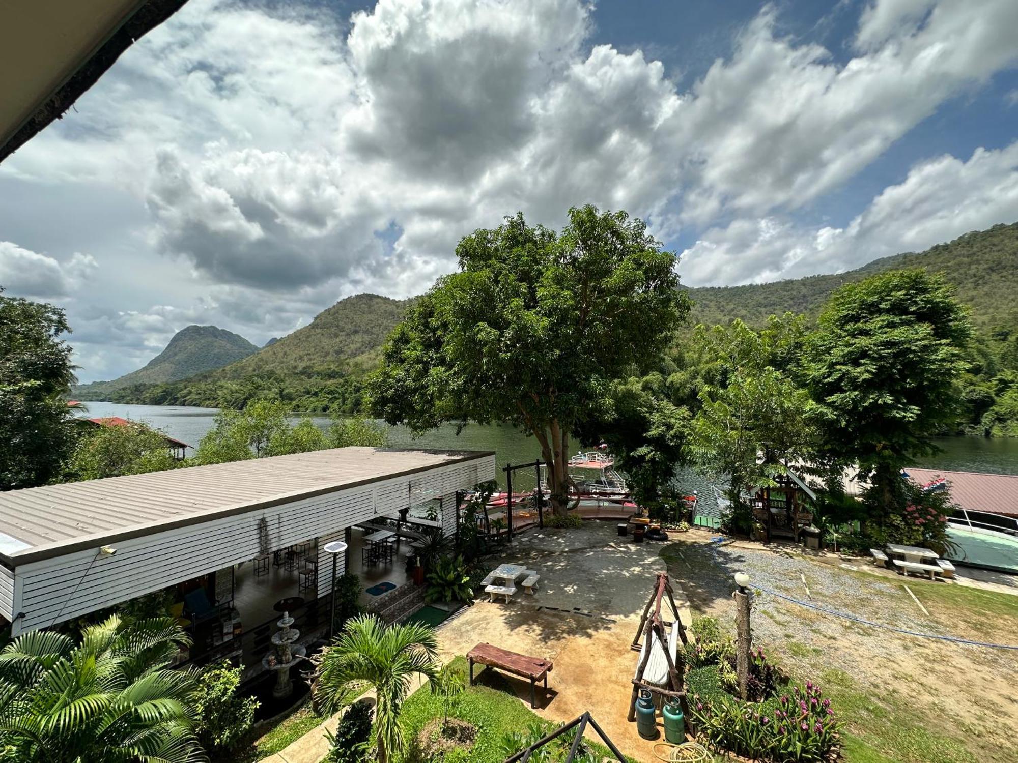 ชอว์ งาทอง รีสอร์ต Chor Ngar Thong Erawan Kanchanaburi Exterior photo