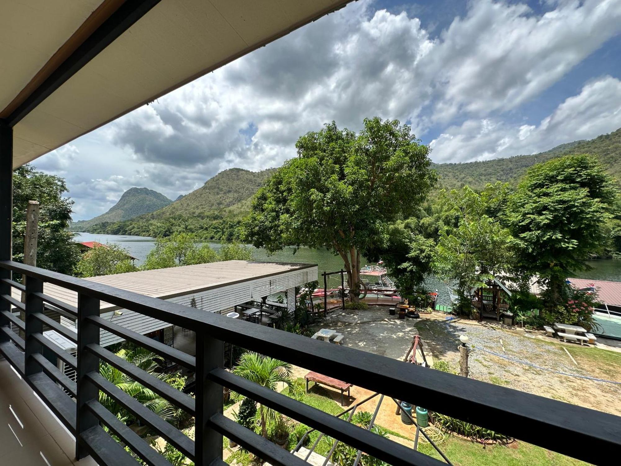 ชอว์ งาทอง รีสอร์ต Chor Ngar Thong Erawan Kanchanaburi Exterior photo