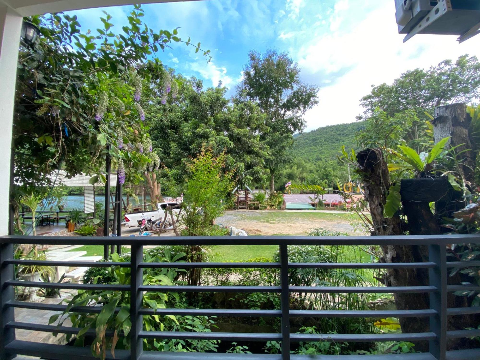 ชอว์ งาทอง รีสอร์ต Chor Ngar Thong Erawan Kanchanaburi Exterior photo