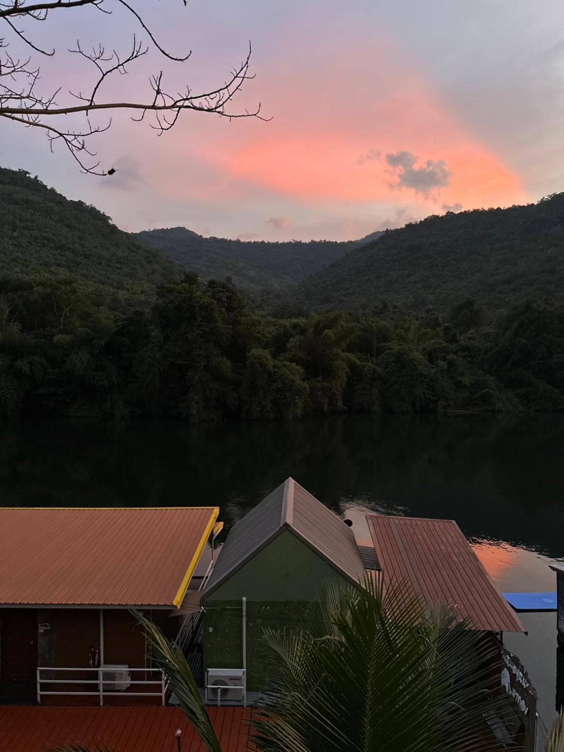 ชอว์ งาทอง รีสอร์ต Chor Ngar Thong Erawan Kanchanaburi Exterior photo